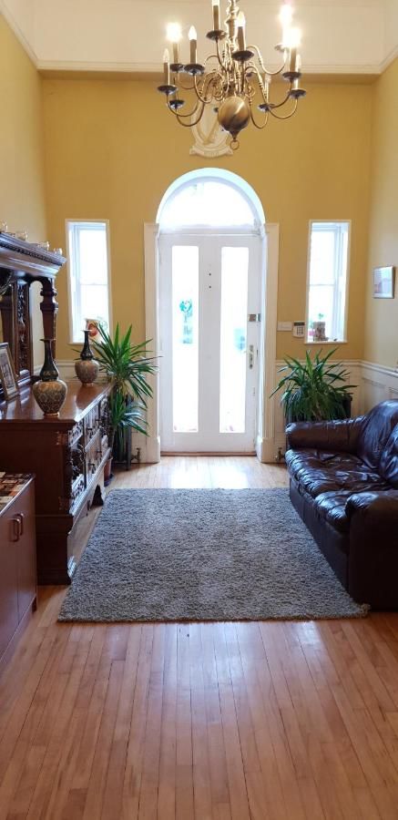 Загородные дома Mount Pleasent Country House Лукан-17